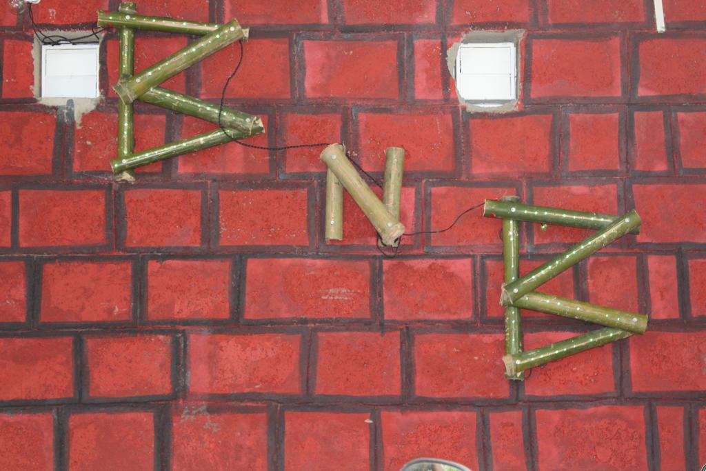 Bricks And Bamboo Hostel Anjuna Exterior foto